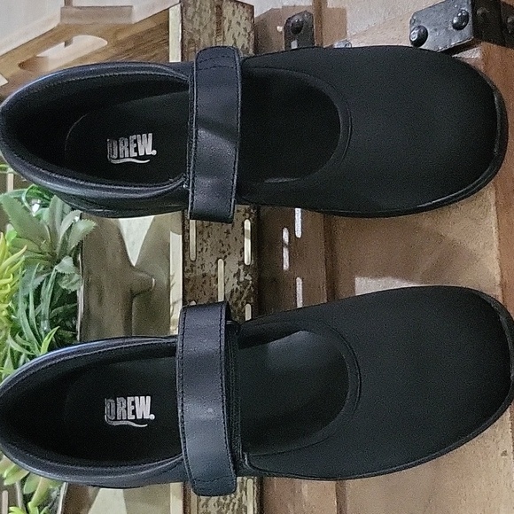 DREW Shoes - DREW Mary Jane's Size 8.5